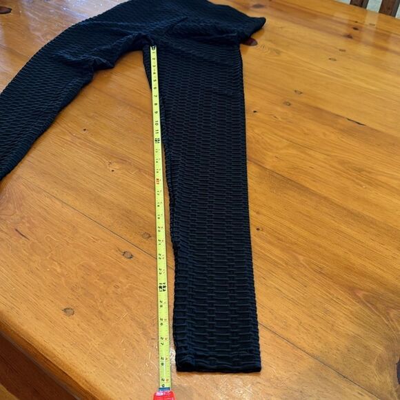 Forever 21 Hunnycomb Knit Scrunch Butt Leggings in BLACK - Picture 11 of 11